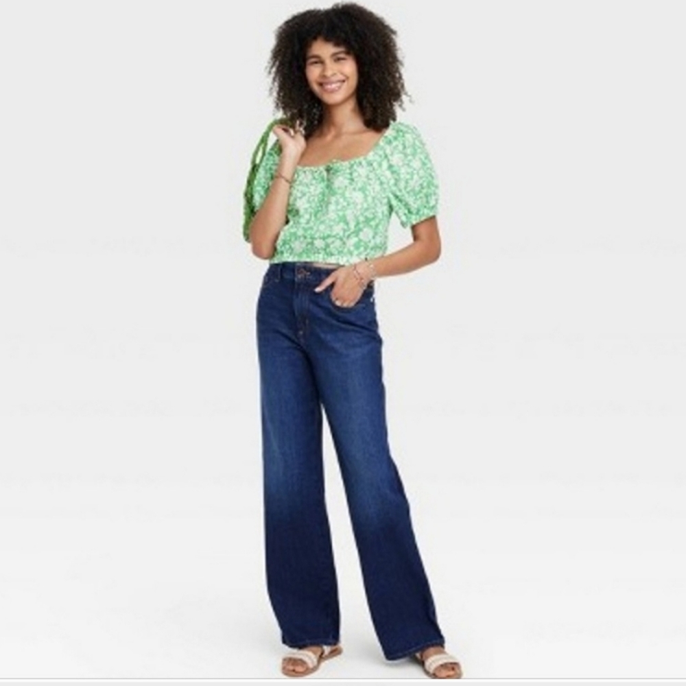 Universal threads green floral crop top